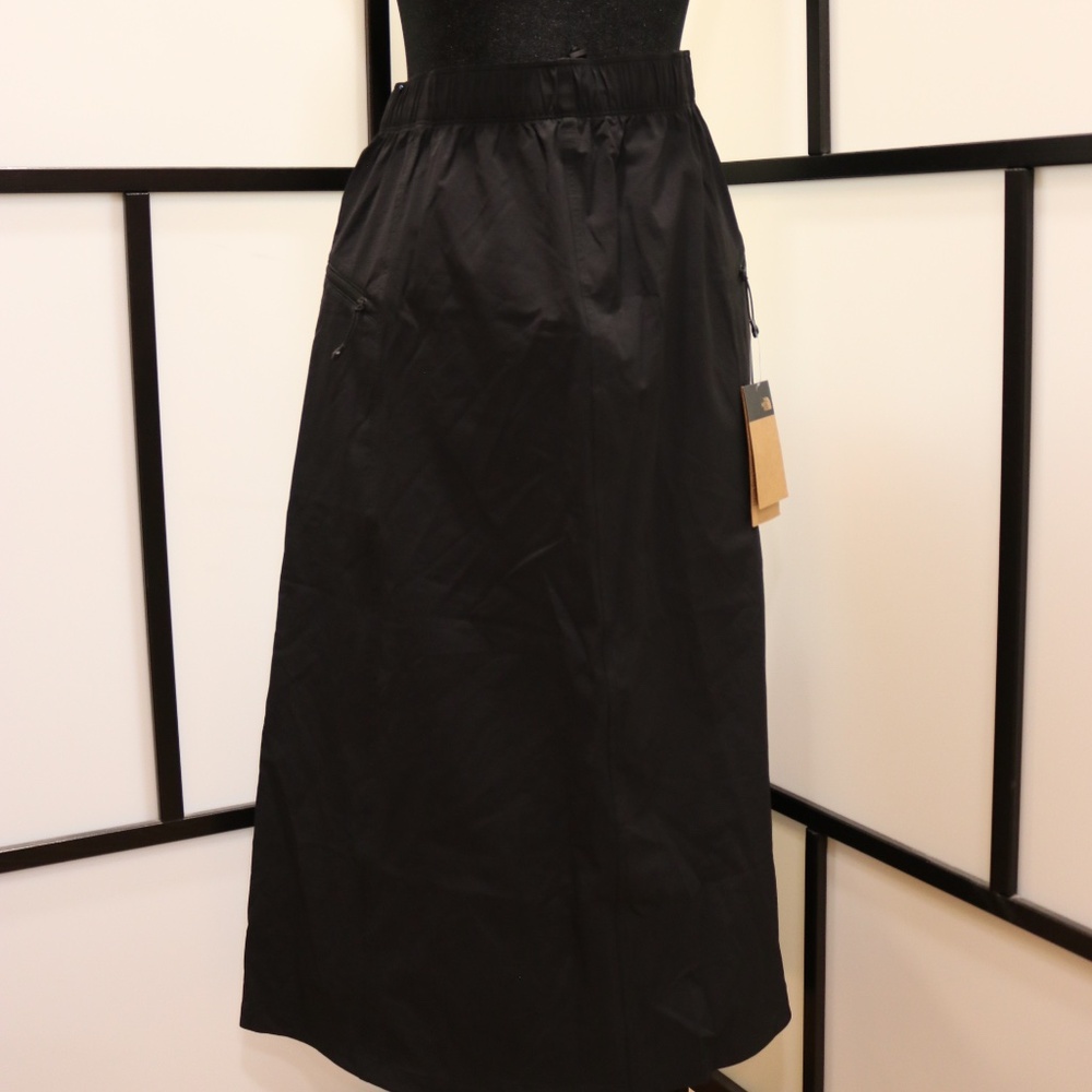 NWT The North Face Small/Petite Black Skirt